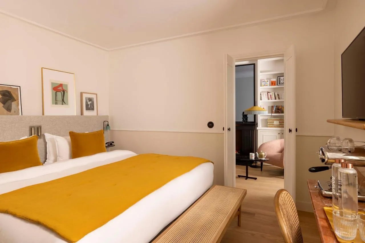 ****  Hotel Dadou Париж Франция