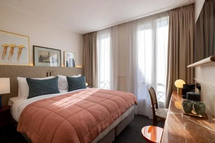Hotel Dadou باريس 4*,