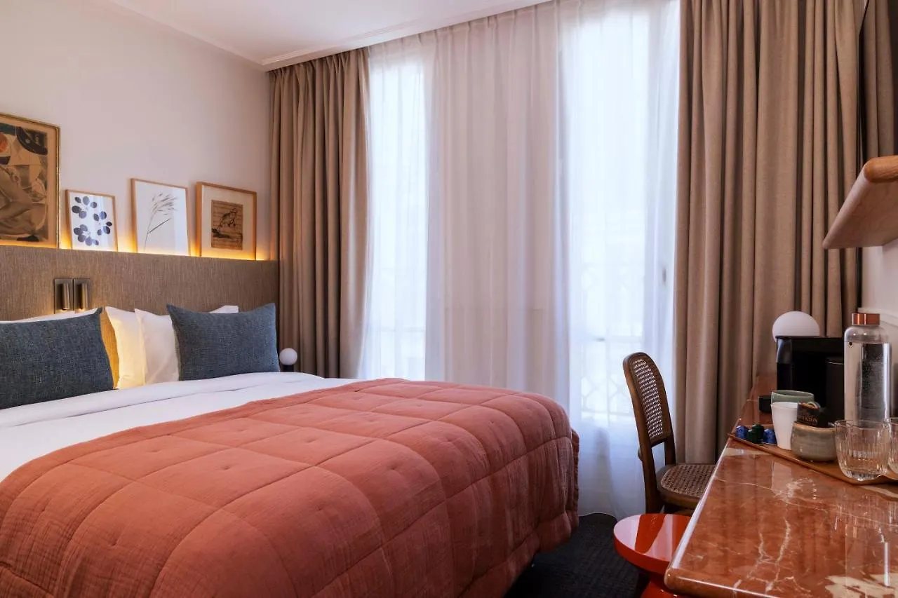 Hotel Dadou باريس 4*,